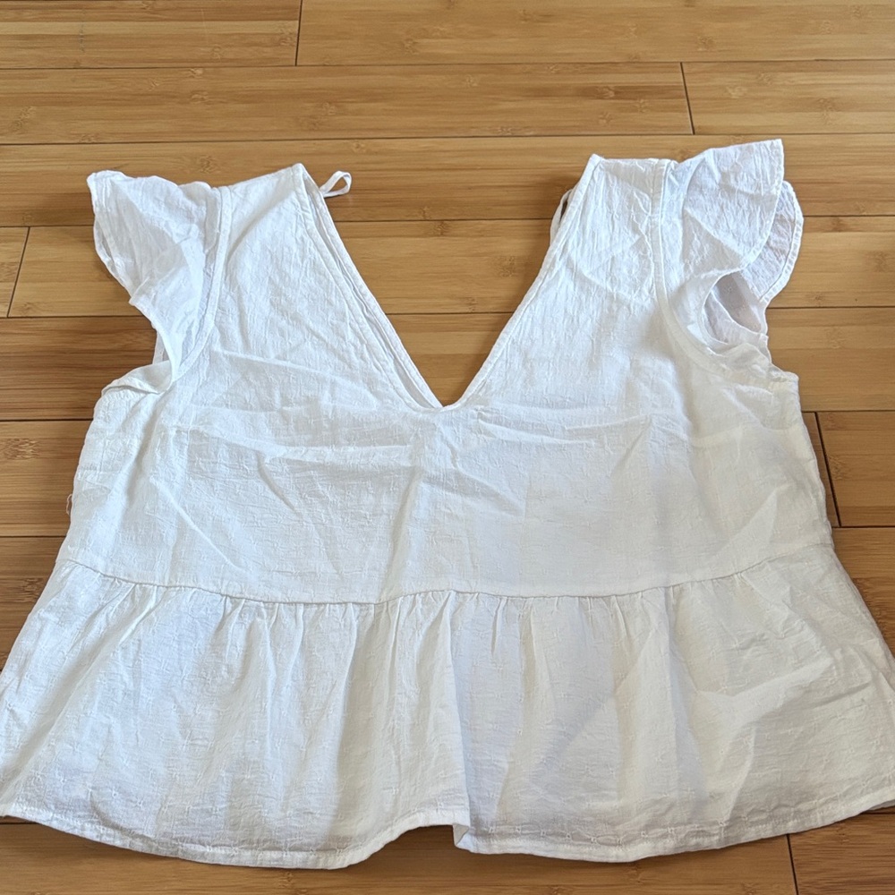 Abercrombie and Fitch White Ruffle Sleeve Top